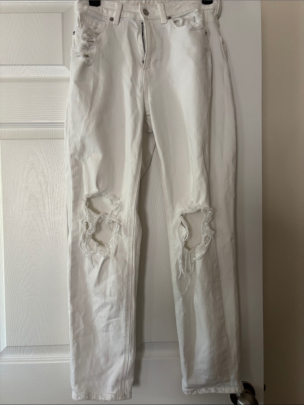 American Eagle Outfitters White Straight Leg Ripped Jeans